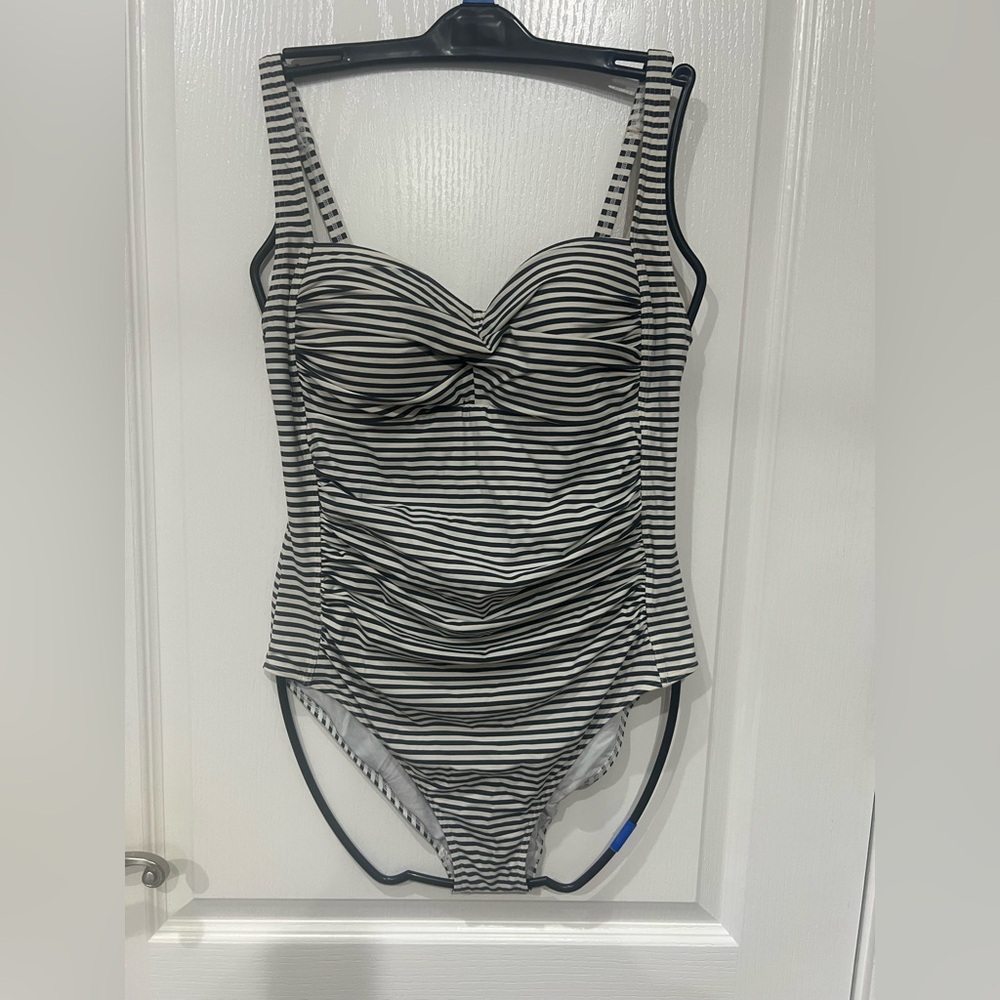 bond-eye Black and White Striped Women’s One Piece Size: 10